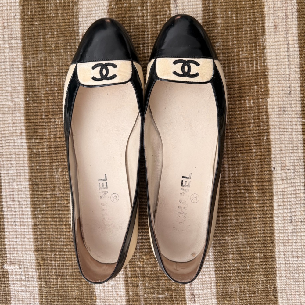 CHANEL Black and Cream Flats